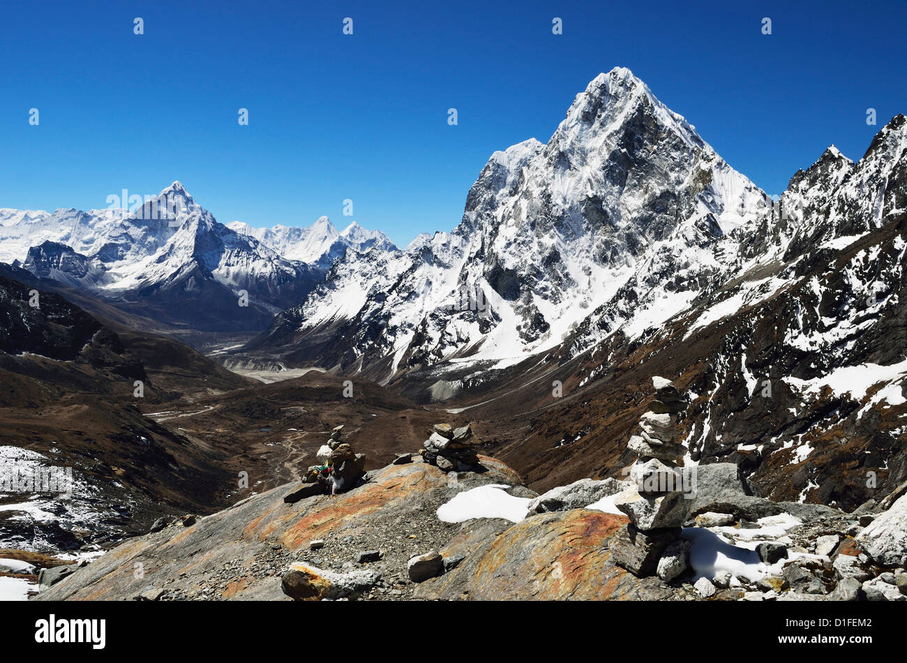Vista di Ama Dablam e Chola Khola, Parco Nazionale di Sagarmatha, Sagarmatha, Regione Orientale (Purwanchal), Nepal Foto Stock