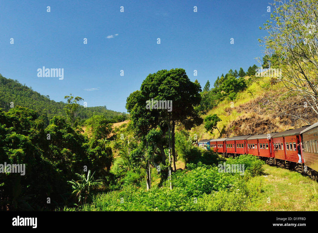 Vista dal treno, Highlands Centrali, Sri Lanka, Asia Foto Stock