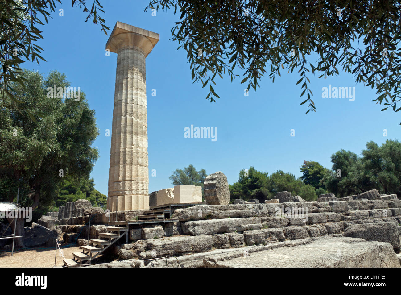 Colonne all'Olympia Village sito sull'isola greca di Katakolon Foto Stock