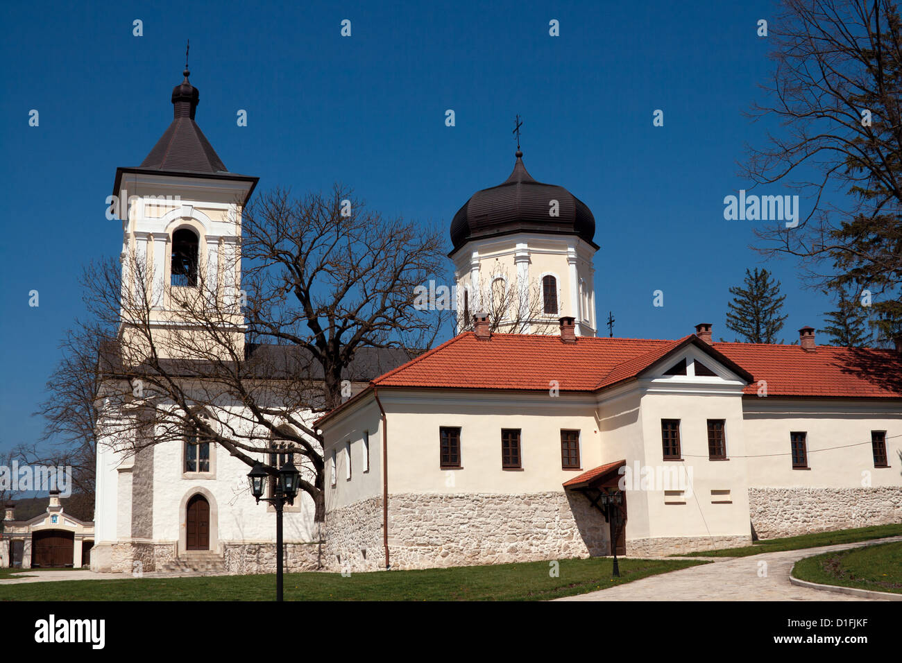 Capriana monastero, la chiesa in pietra, la Moldova. Capriana monastero si trova in un terreno collinare una volta chiamato Codrii Lapusnei. Foto Stock