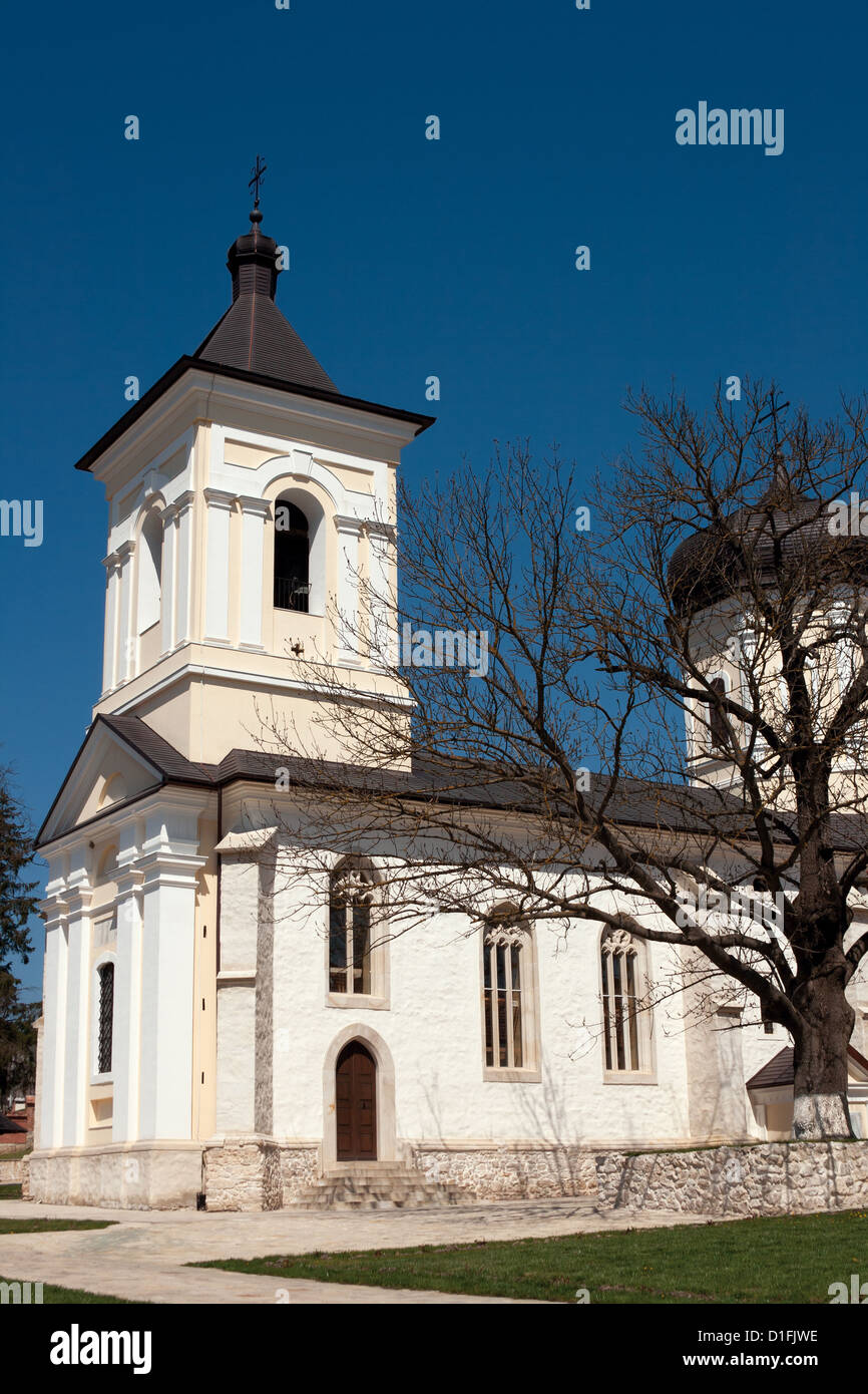 Capriana monastero, la chiesa in pietra, la Moldova. Capriana monastero si trova in un terreno collinare una volta chiamato Codrii Lapusnei. Foto Stock