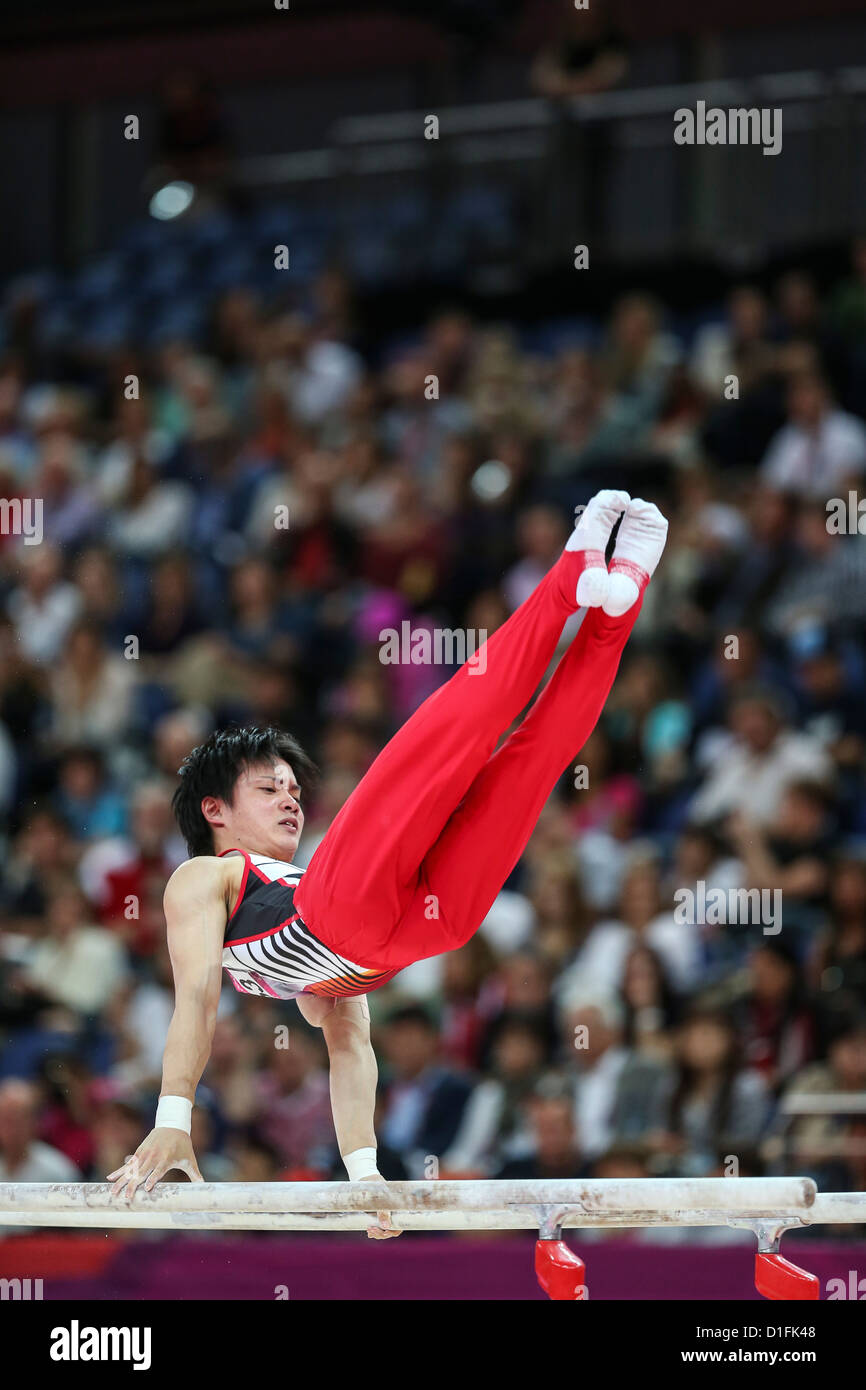 Yusuke Tanaka (JPN) competere durante gli Uomini Parallel Bars finale al 2012 Olimpiadi estive di Londra, Inghilterra. Foto Stock