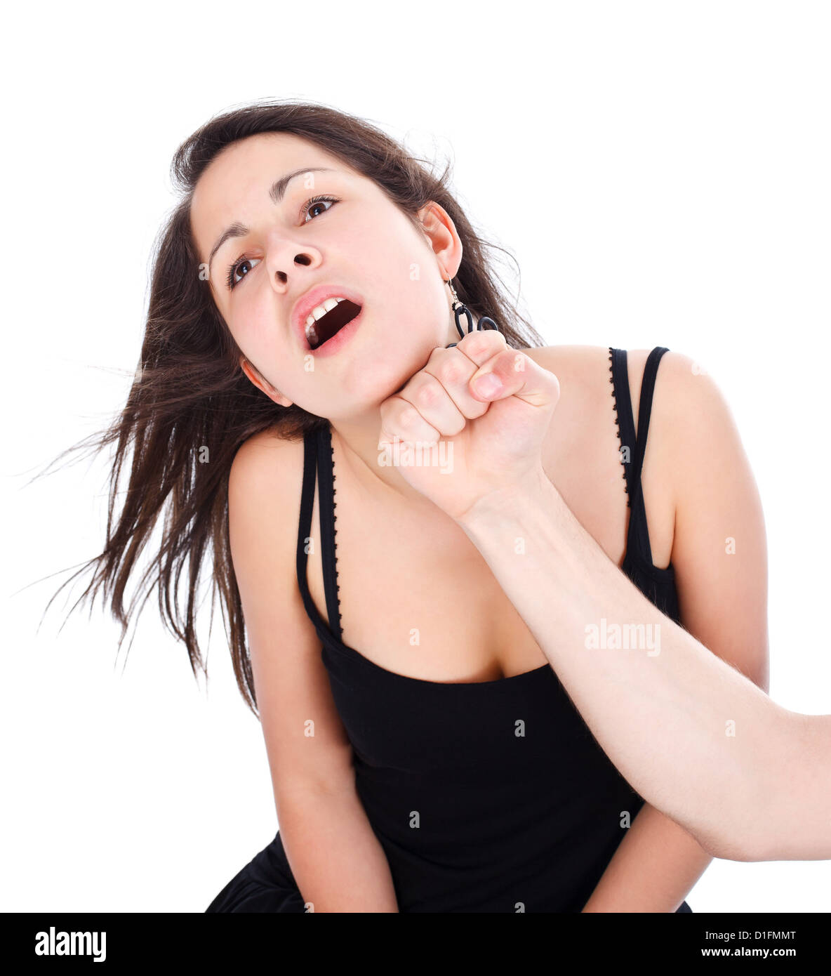 Ragazza adolescente ottenendo un punzone da una mano su sfondo bianco Foto Stock