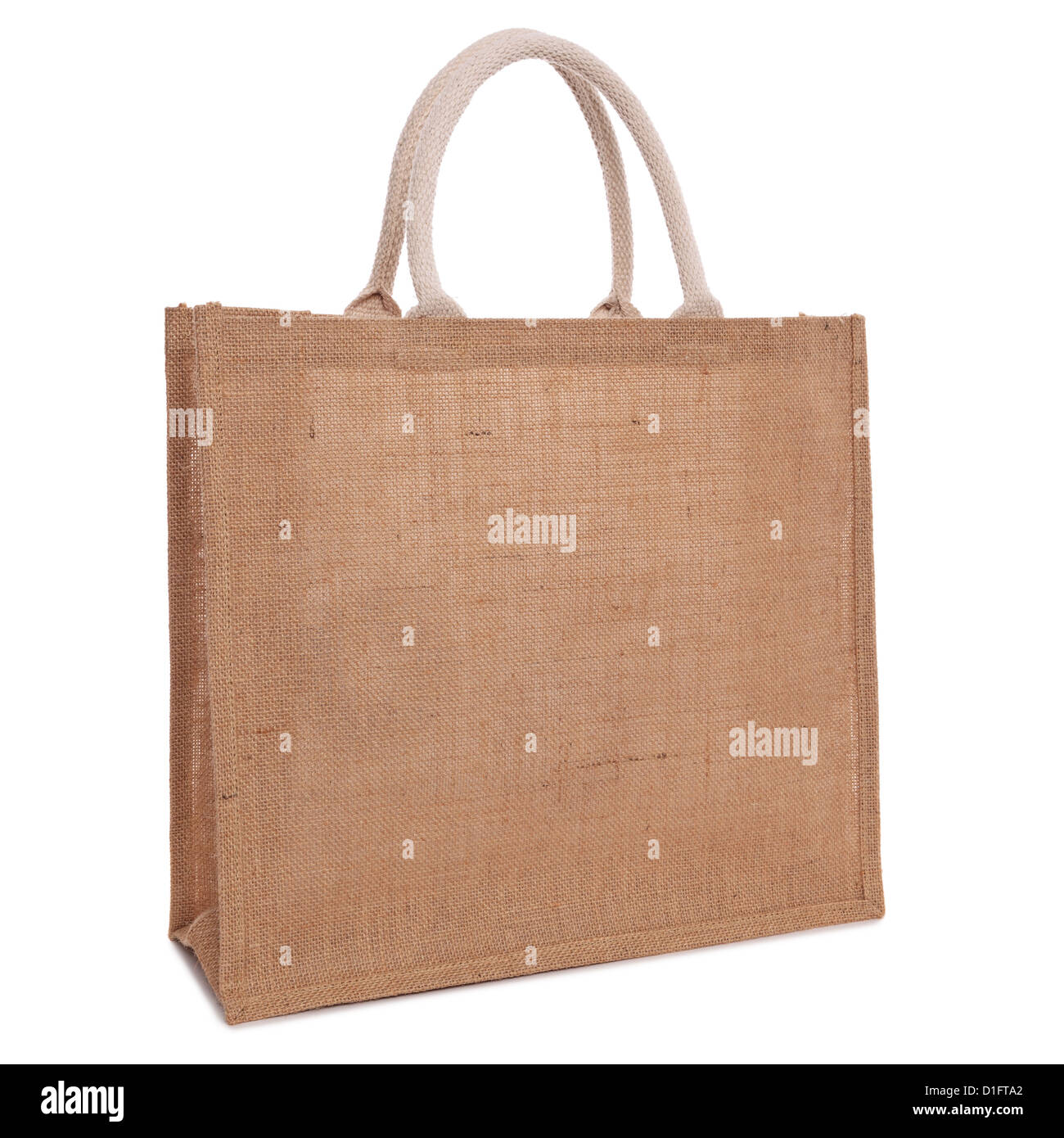 Un hessian riciclata o di iuta shopping bag isolati su sfondo bianco. Foto Stock