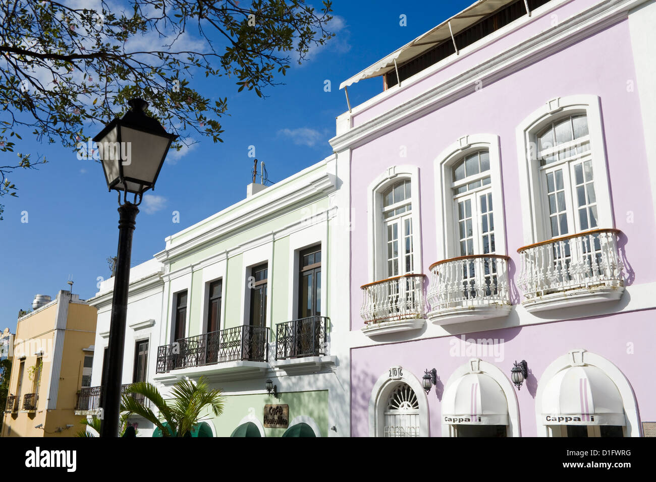 Balconi sulla Calle O' Donnel, la Città Vecchia di San Juan, Puerto Rico Island, West Indies, Caraibi, Stati Uniti d'America Foto Stock