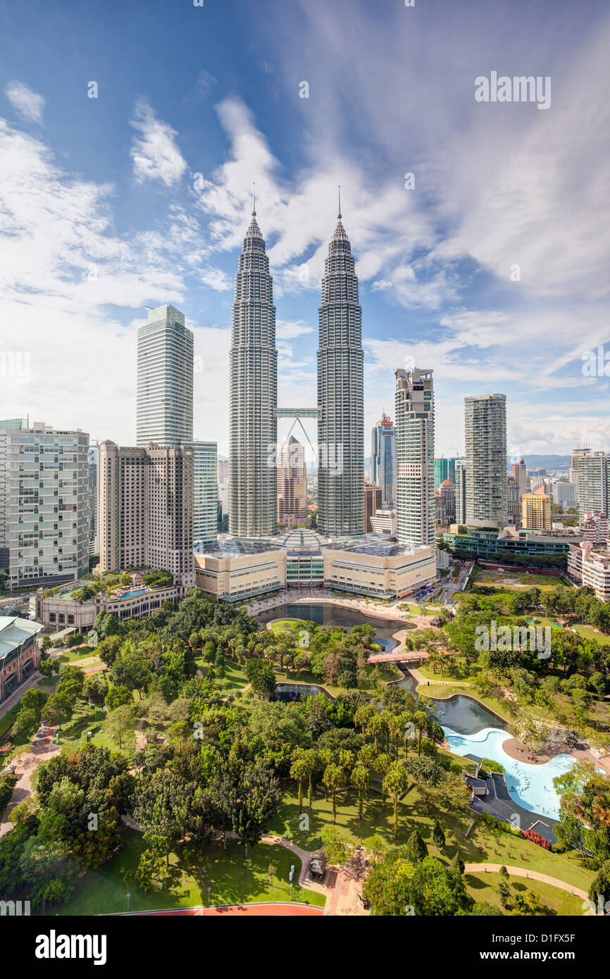 Il centro della città tra cui il KLCC Park Convention e Centro Commerciale Torri Petronas, Kuala Lumpur, Malesia Foto Stock