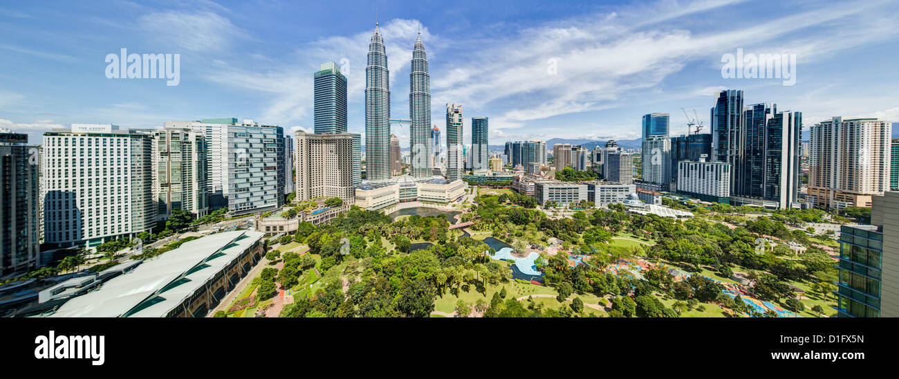 Il centro della città tra cui il KLCC Park Convention e Centro Commerciale Torri Petronas, Kuala Lumpur, Malesia Foto Stock