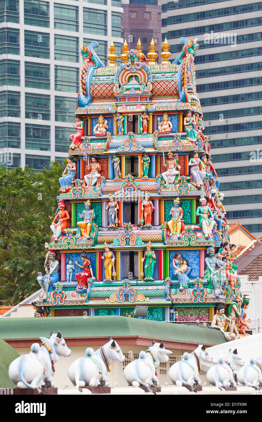 Close up il Gopuram del Tempio di Sri Mariamman, un stile dravidico tempio in Chinatown, Singapore, Sud-est asiatico, in Asia Foto Stock