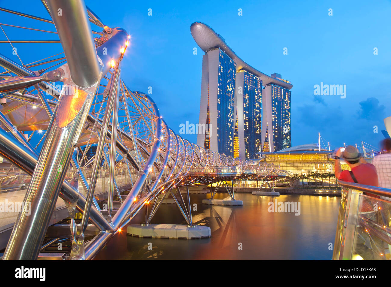 Il ponte di elica e Marina Bay Sands, Marina Bay, Singapore, Sud-est asiatico, in Asia Foto Stock