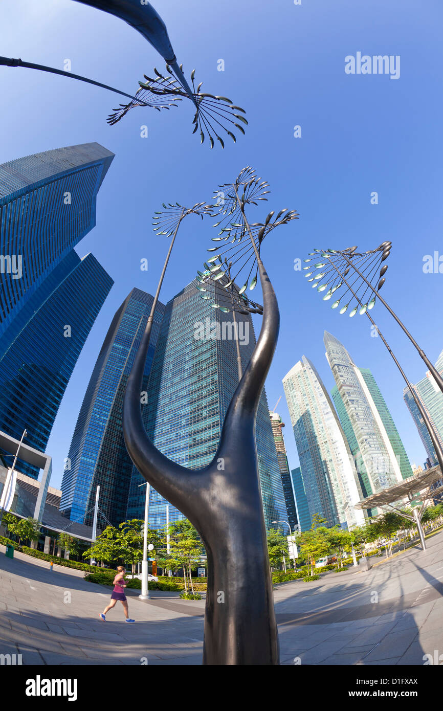 Grattacieli del centro finanziario e sculture moderne, Singapore, Sud-est asiatico, in Asia Foto Stock
