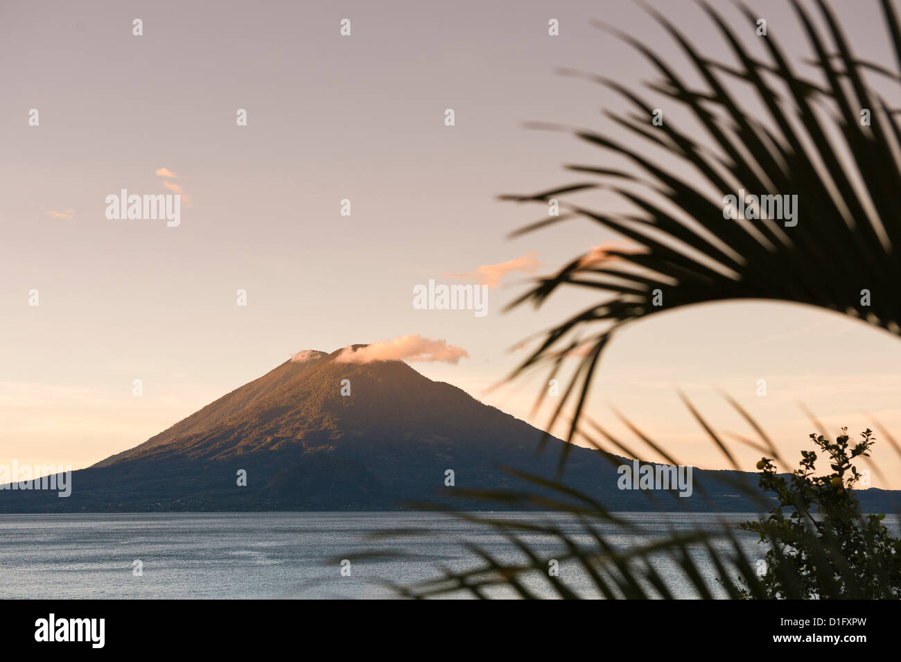 Vulcano Toliman, Lago de Atitlan, Guatemala, America Centrale Foto Stock