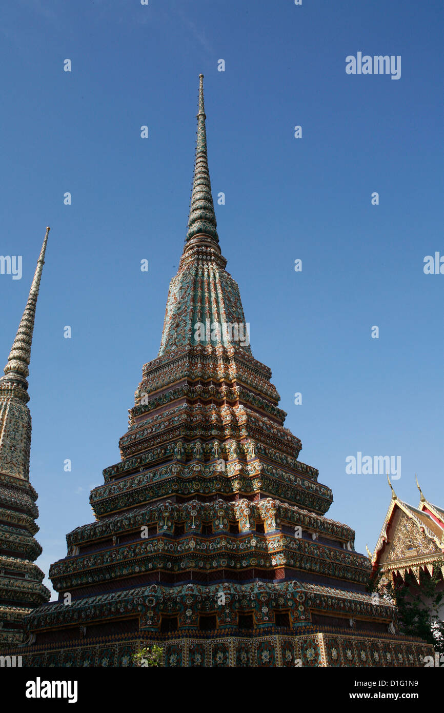 Chedi a Wat Po (Wat Phra Chetuphon), Bangkok, Thailandia, Sud-est asiatico, in Asia Foto Stock