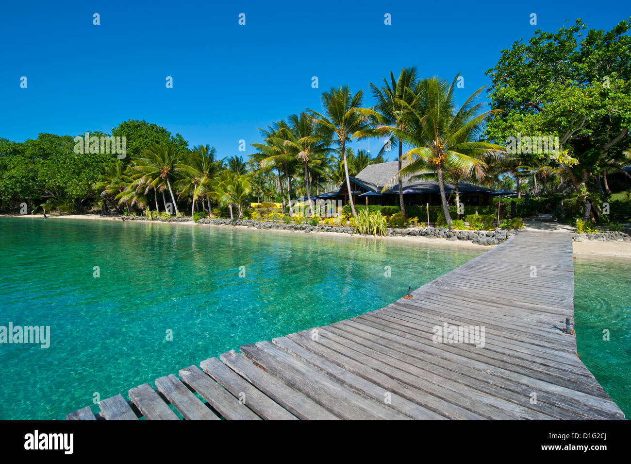 Il molo di legno leadin per un resort di Aore isoletta prima dell'isola di Espiritu Santo, Vanuatu, South Pacific Pacific Foto Stock