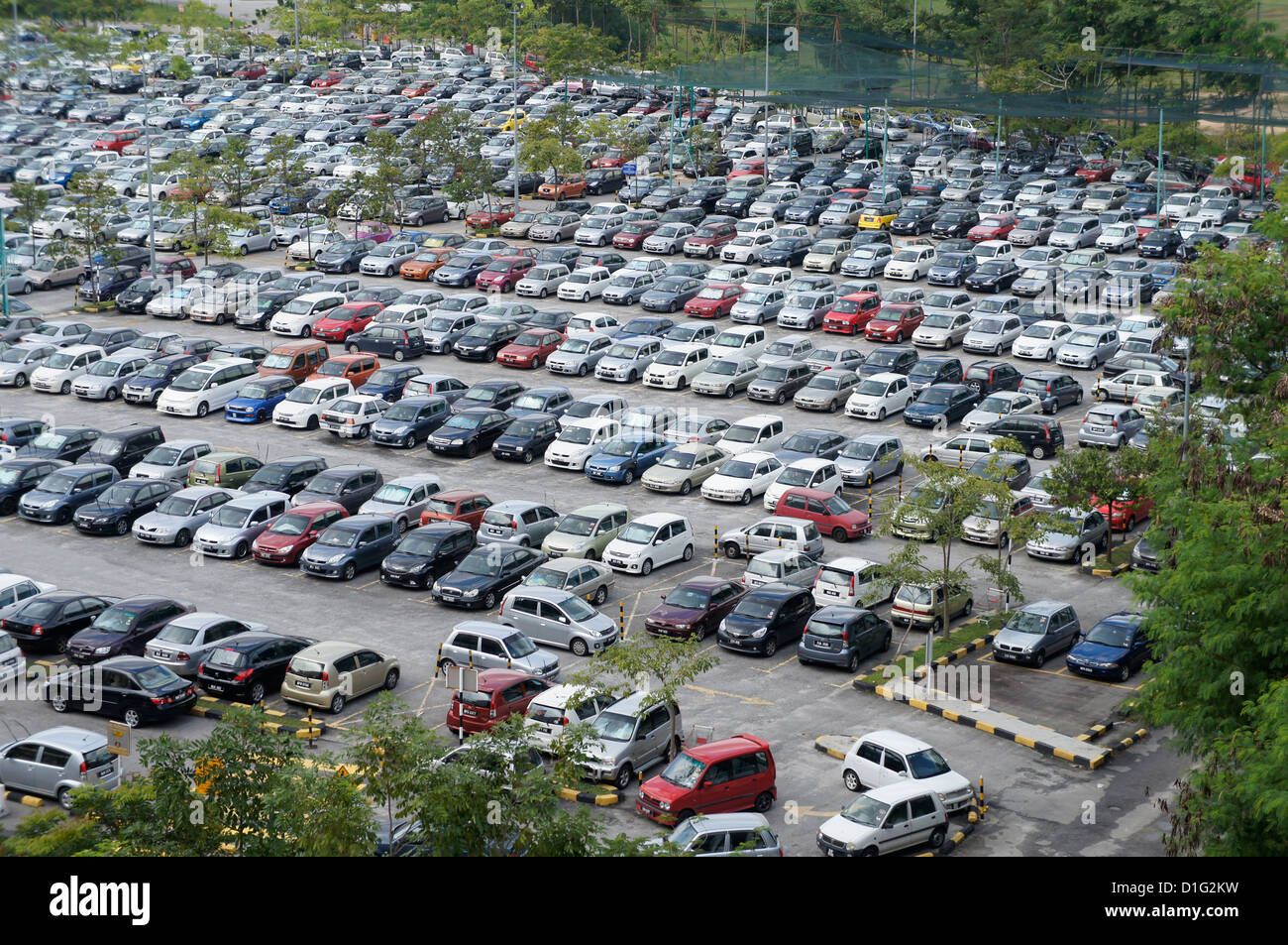 Parcheggio auto esterno in Selangor, Malaysia Foto Stock