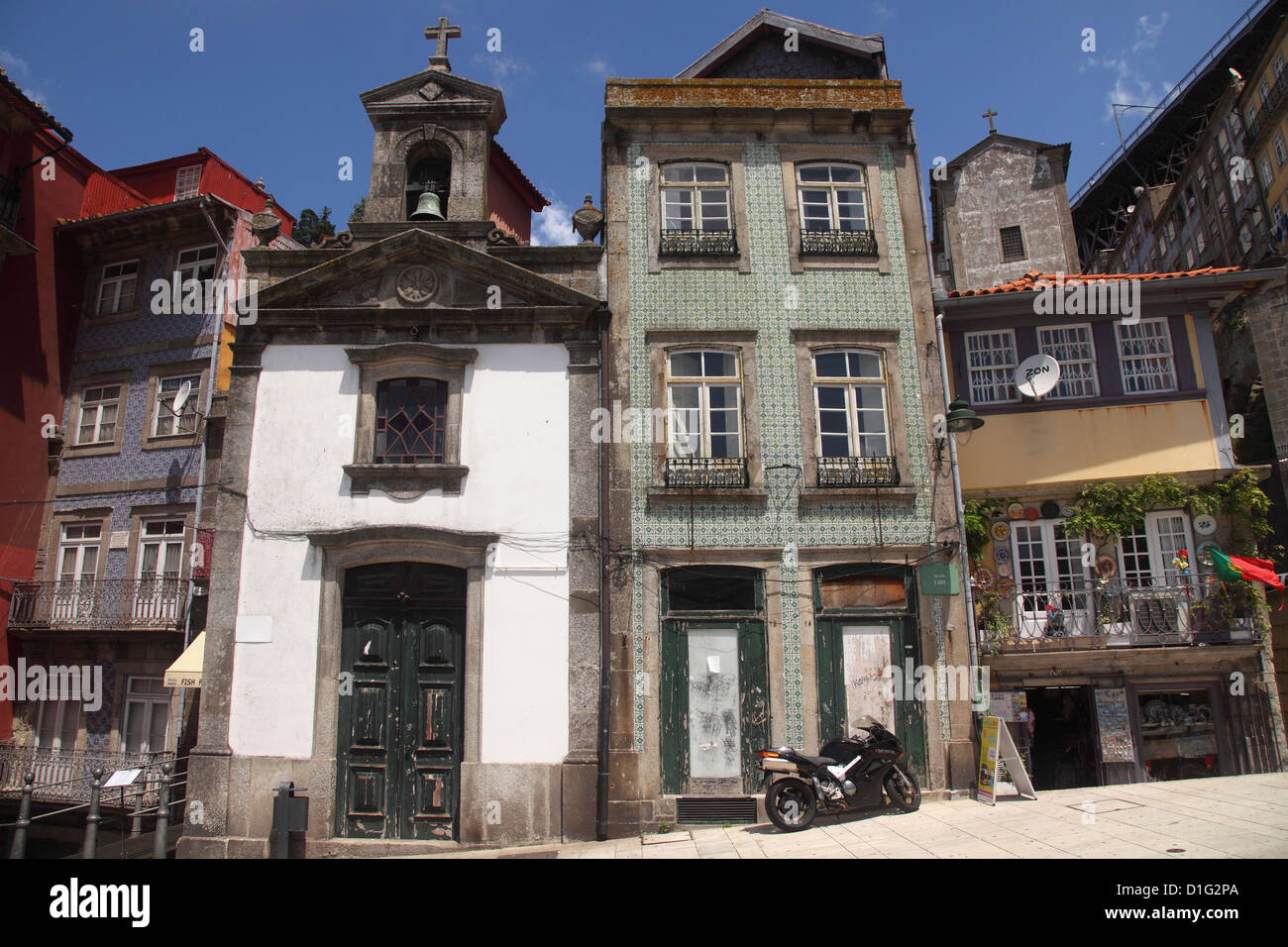 San Nicola Cappella (Capelo do São Nicolau), nel quartiere Ribeira, Sito Patrimonio Mondiale dell'UNESCO, Porto, Douro, Portogallo, Europa Foto Stock