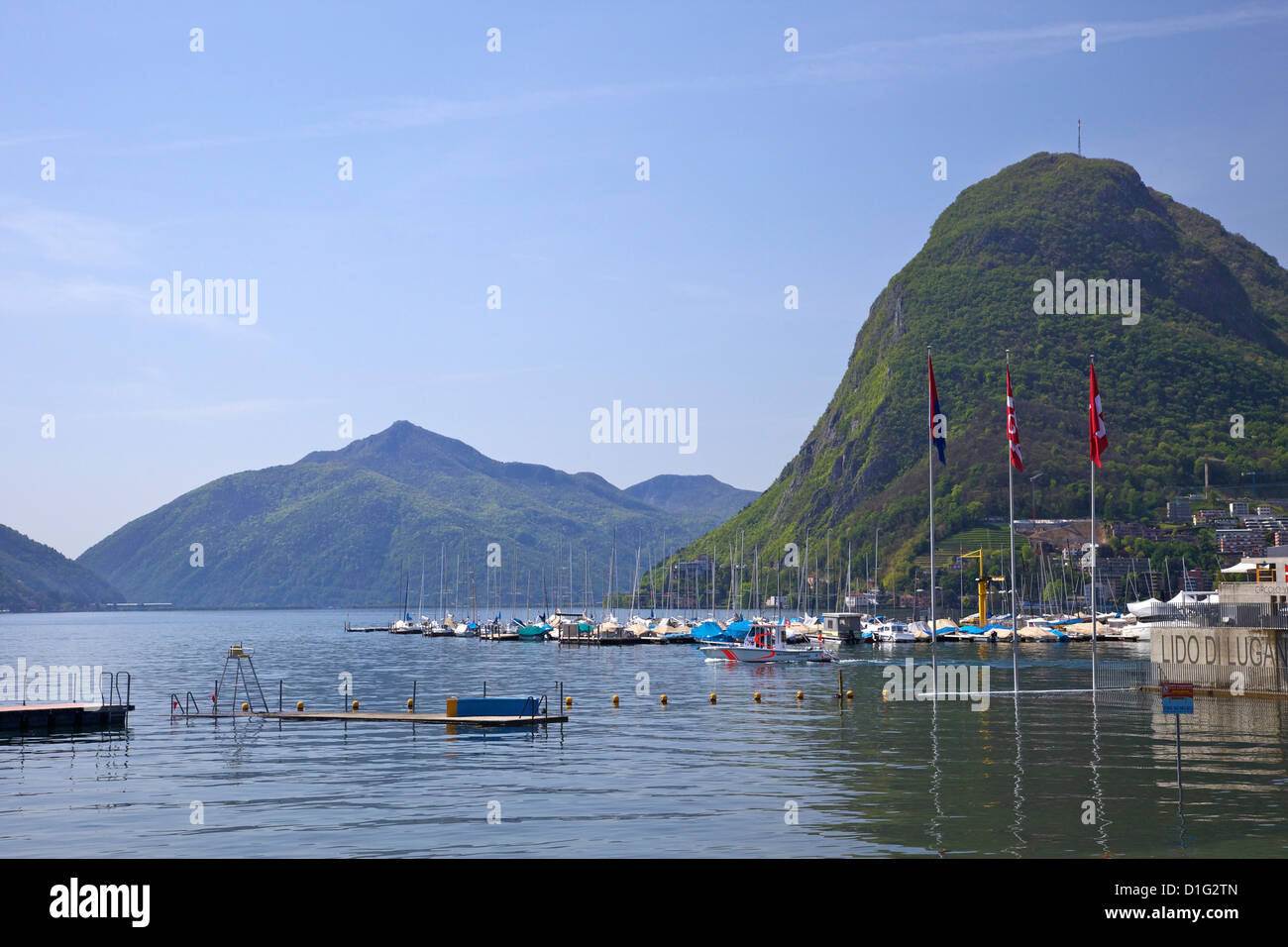 Vista del Monte San Salvador dal Lido, Lugano, Lago di Lugano, Ticino, Svizzera, Europa Foto Stock