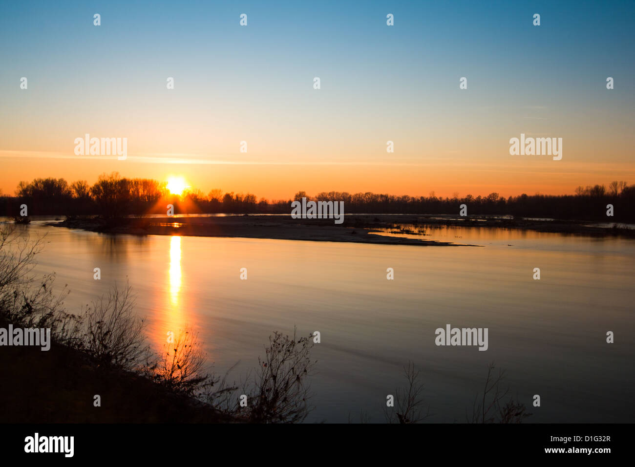 Un meraviglioso tramonto sul fiume Ticino Foto Stock