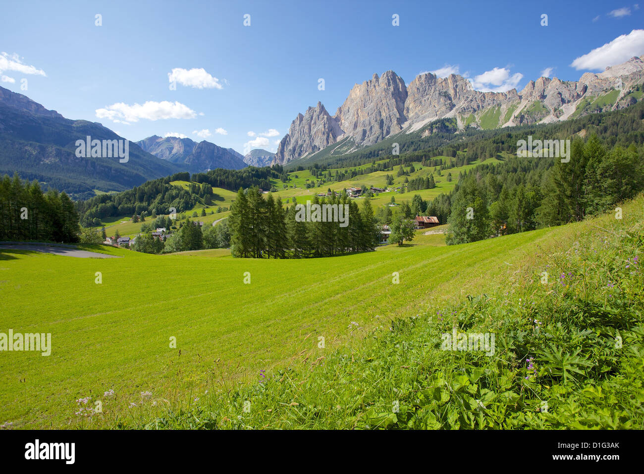 Vista sulle montagne vicino a Cortina d' Ampezzo, Provincia di Belluno, Veneto, Dolomiti, Italia, Europa Foto Stock