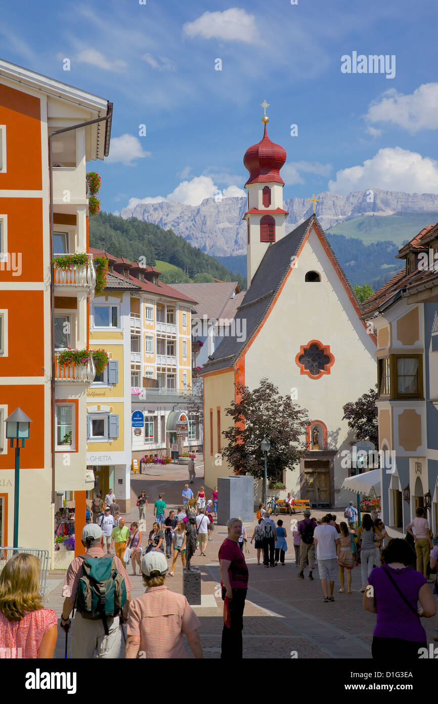 Vista dal Col Alto e funivia, Corvara Val Badia, Provincia Autonoma di Bolzano Alto Adige, Dolomiti italiane, Italia Foto Stock