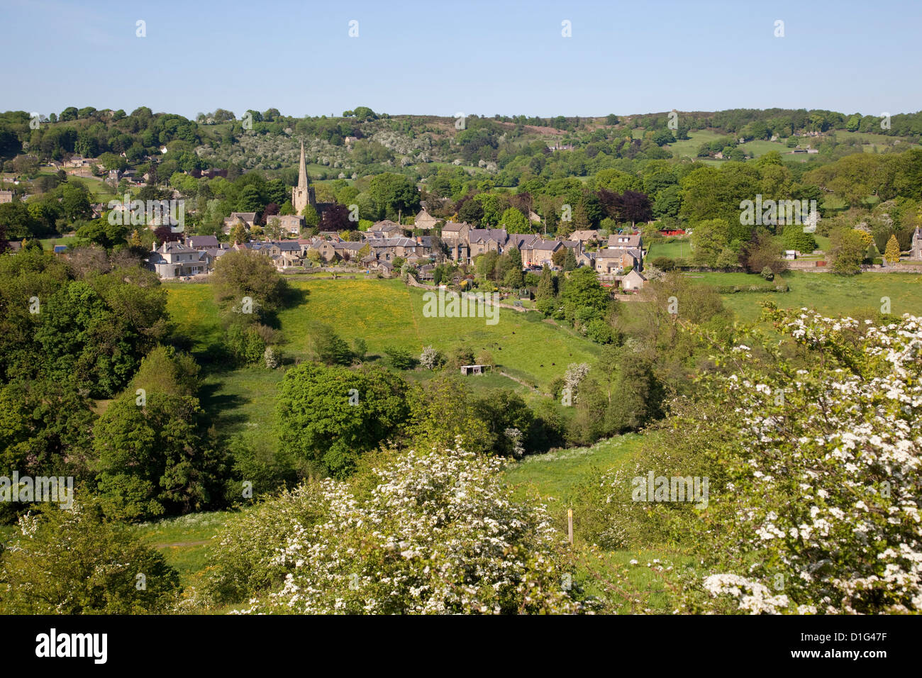 Vista sul villaggio e chiesa, Ashover, Derbyshire, England, Regno Unito, Europa Foto Stock