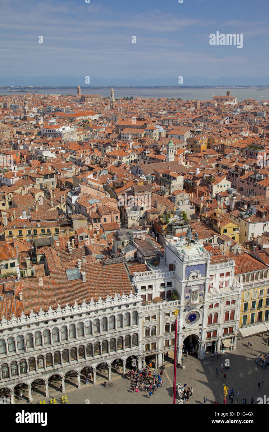 Vista dal Campanile di Piazza San Marco, Venezia, Sito Patrimonio Mondiale dell'UNESCO, Veneto, Italia, Europa Foto Stock