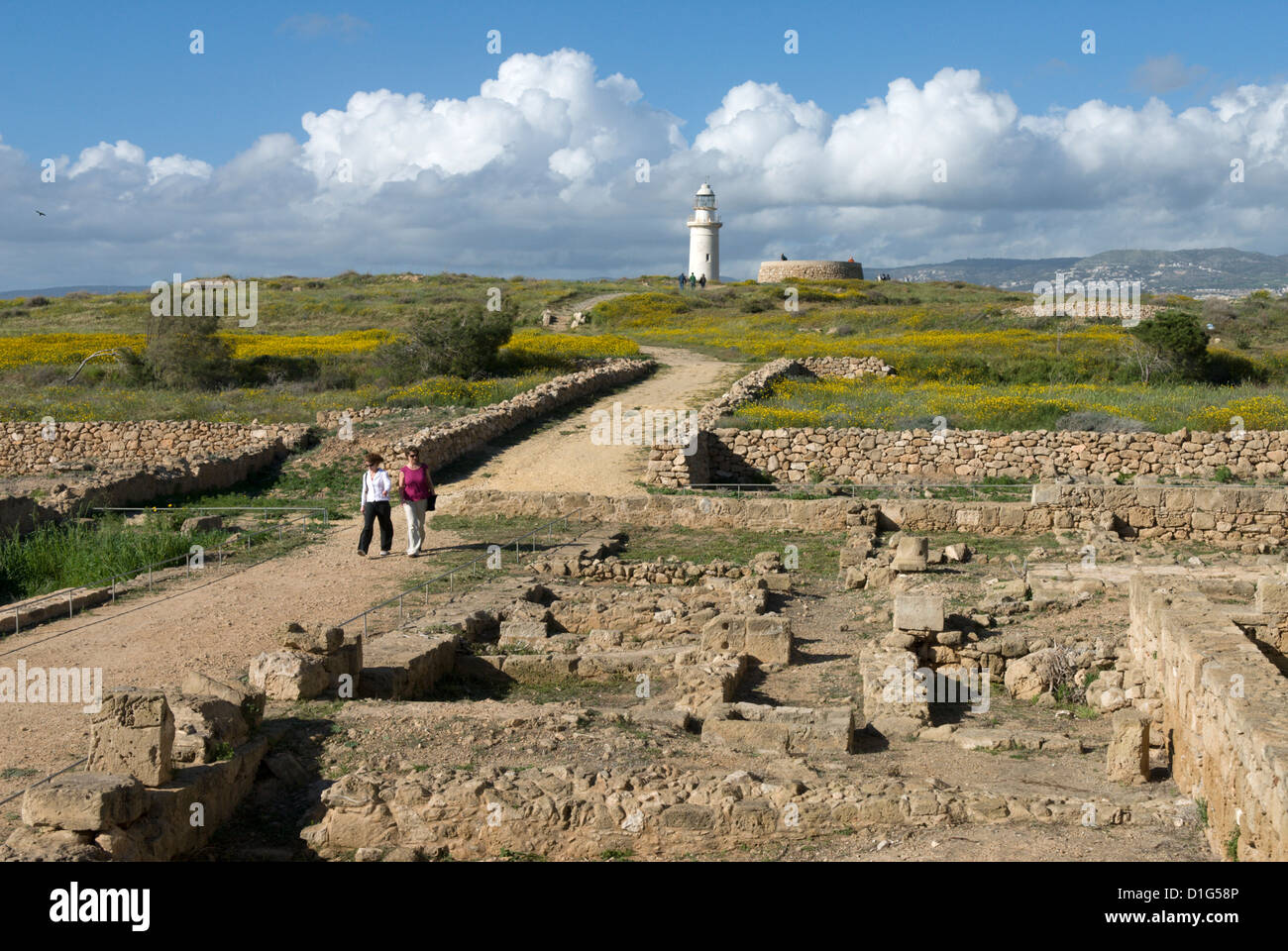 Vista sulla rovina città Romana al faro, l'Agora, il Parco Archeologico di Paphos, Cipro, Europa Foto Stock