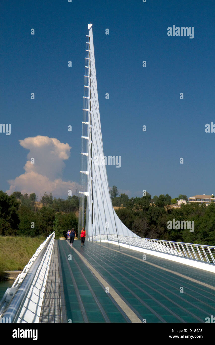 Il Sundial Bridge a Turtle Bay a cavallo del fiume Sacramento di Redding, California, Stati Uniti d'America. Foto Stock