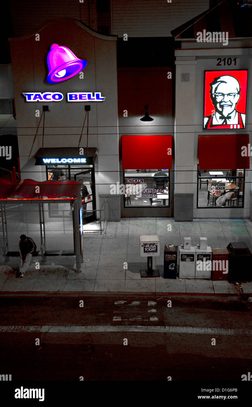 Un ristorante fast food combinazione di Taco Bell e Kentucky Fried Chicken su Lombard Street a San Francisco, California, Stati Uniti d'America. Foto Stock