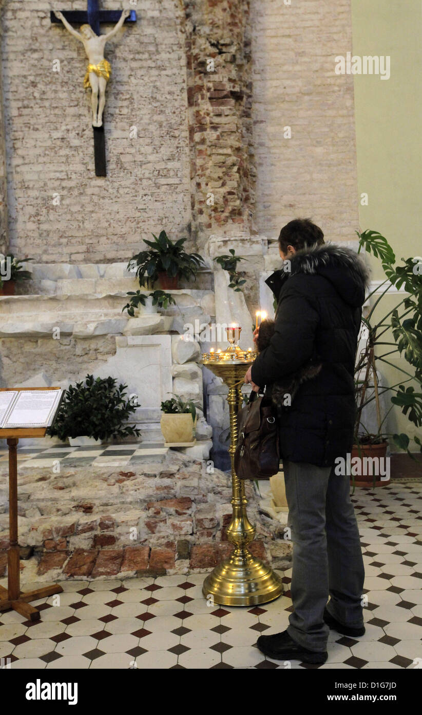20 dicembre 2012 - San Pietroburgo, Russia - Dicembre 01, 2012 - San Pietroburgo, Russia - La Chiesa di Santa Caterina di Alessandria chiesa cattolica romana. Un press-tour per il secolare e basati sulla fede dei giornalisti, dedicata alla national-tradizioni religiose e delle peculiarità della celebrazione del Natale di Cristo. (Credito Immagine: © Andrey Pronin/ZUMAPRESS.com) Foto Stock