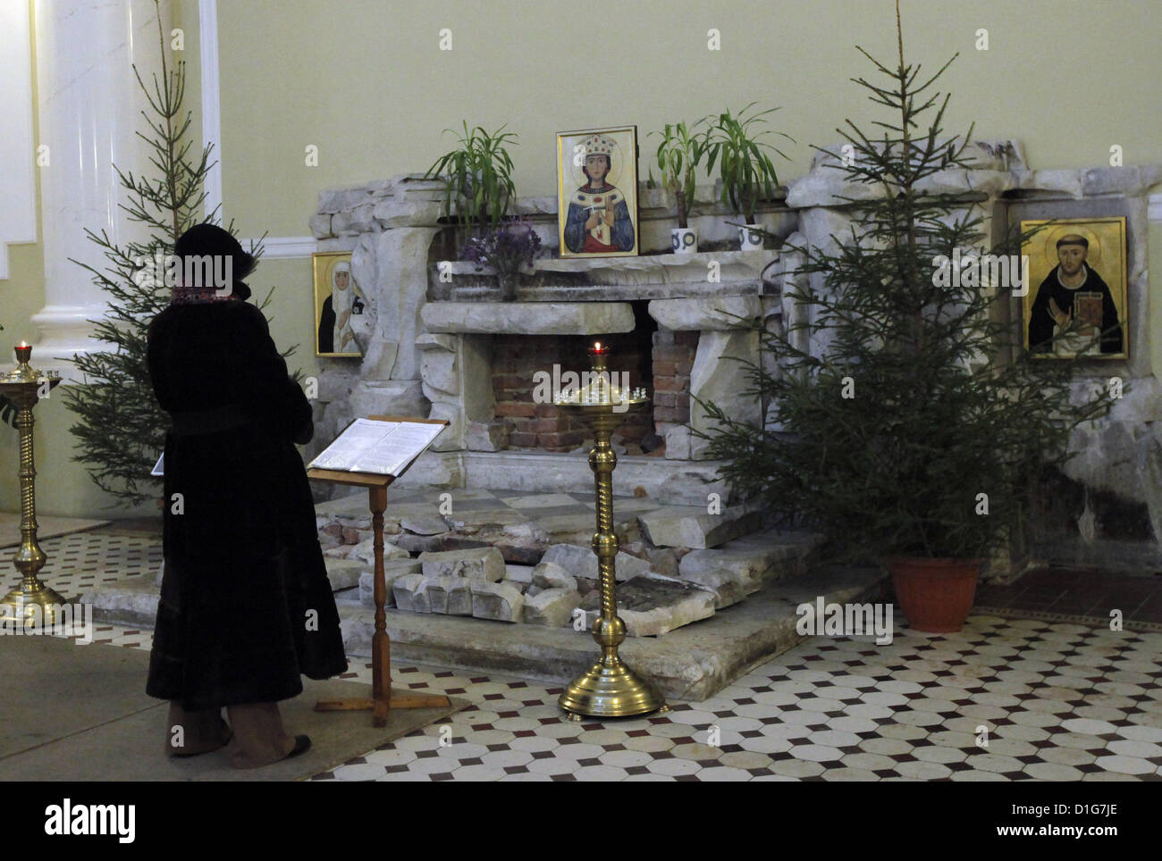 20 dicembre 2012 - San Pietroburgo, Russia - Dicembre 01, 2012 - San Pietroburgo, Russia - La Chiesa di Santa Caterina di Alessandria chiesa cattolica romana. Un press-tour per il secolare e basati sulla fede dei giornalisti, dedicata alla national-tradizioni religiose e delle peculiarità della celebrazione del Natale di Cristo. (Credito Immagine: © Andrey Pronin/ZUMAPRESS.com) Foto Stock