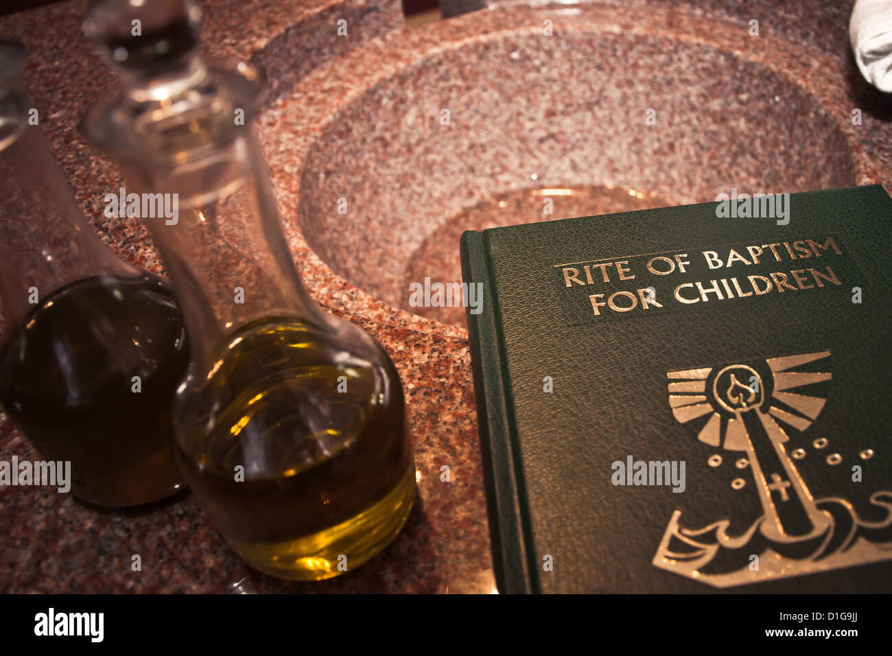 Rito del Battesimo dei bambini Foto Stock