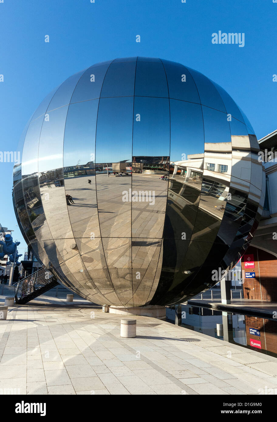 Millennium Square a Bristol, Inghilterra, Regno Unito Foto Stock