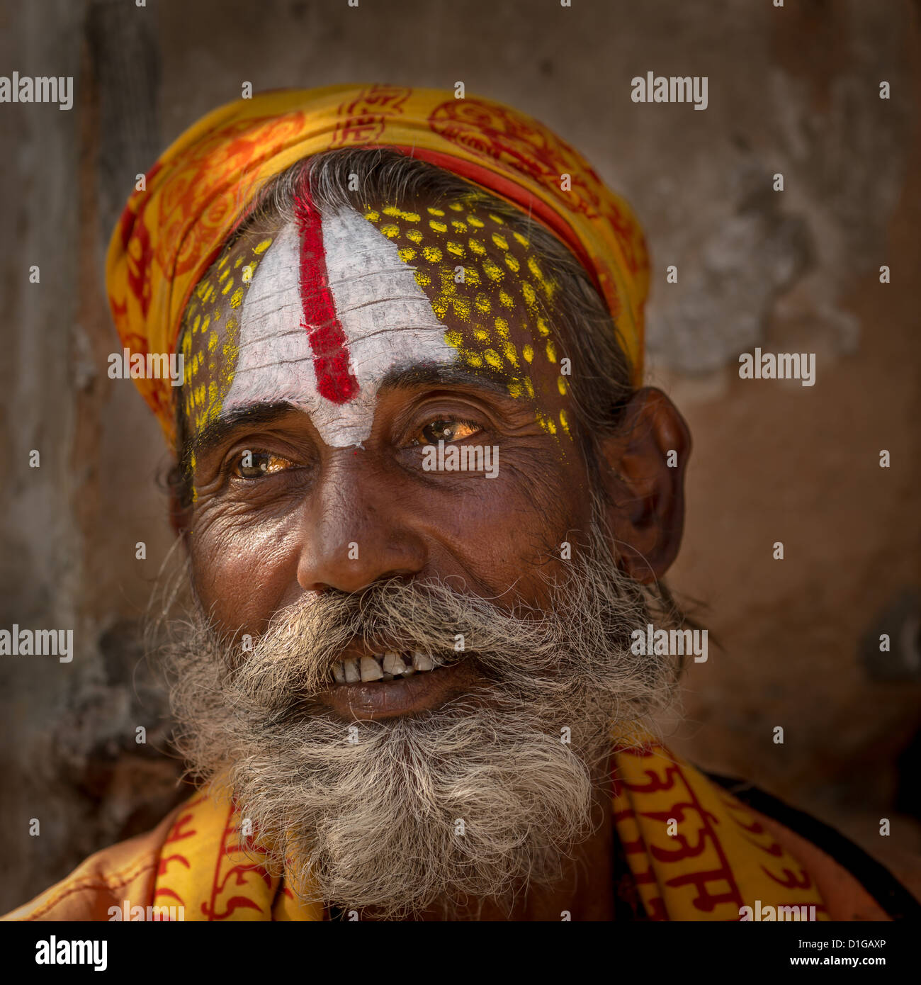 Ritratto di un Sadhu, santo uomo, tempio di Pashupatinath, Kathmandu, Nepal Foto Stock