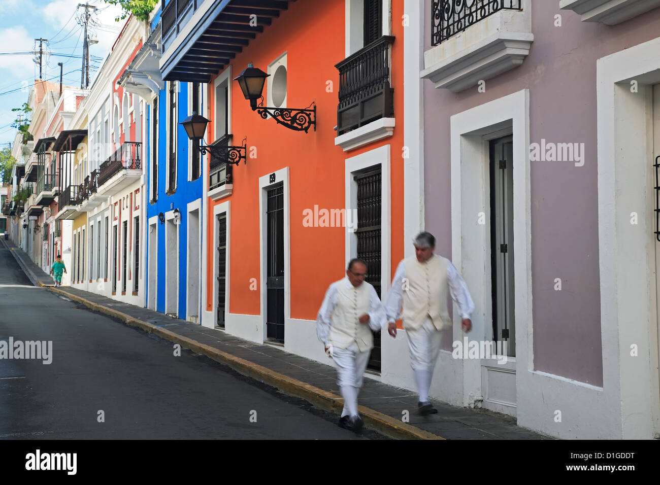 Passeggini e edifici coloniali spagnoli, Old San Juan, Puerto Rico Foto Stock
