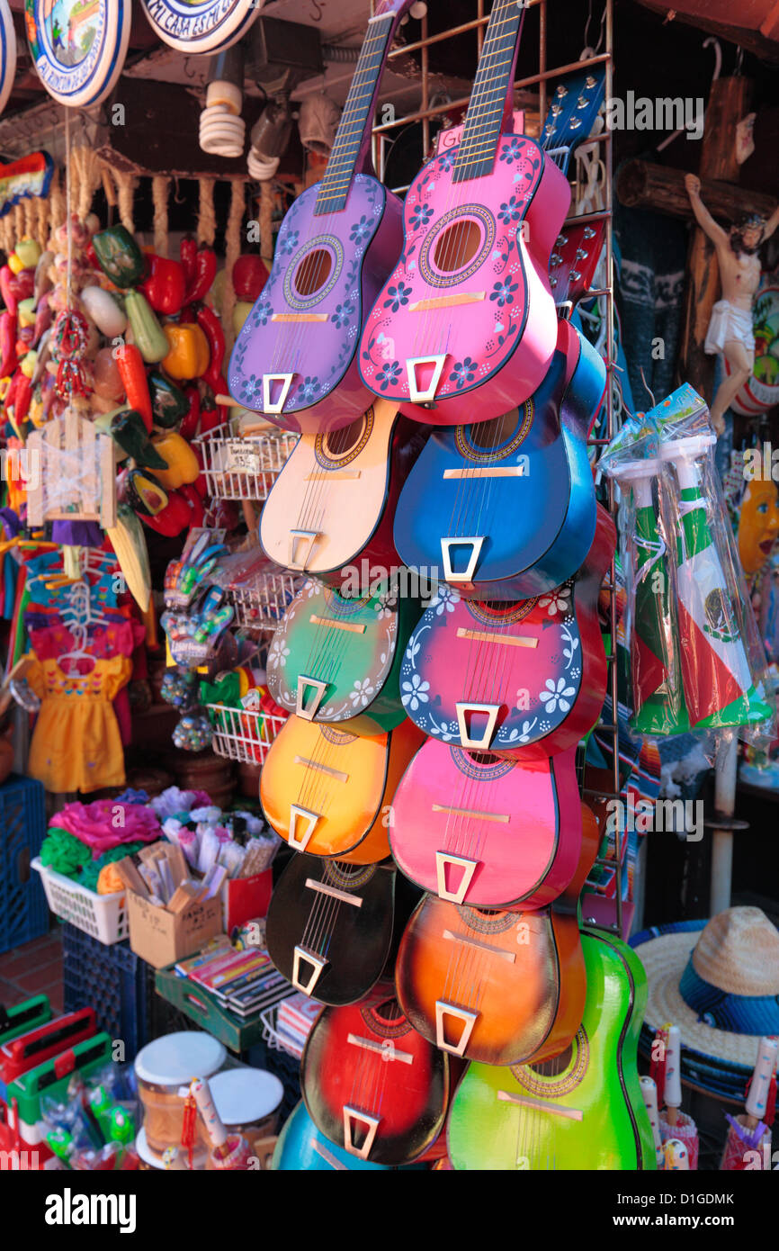 Chitarre a Olvera Street Market di Los Angeles, California, USA. Foto Stock