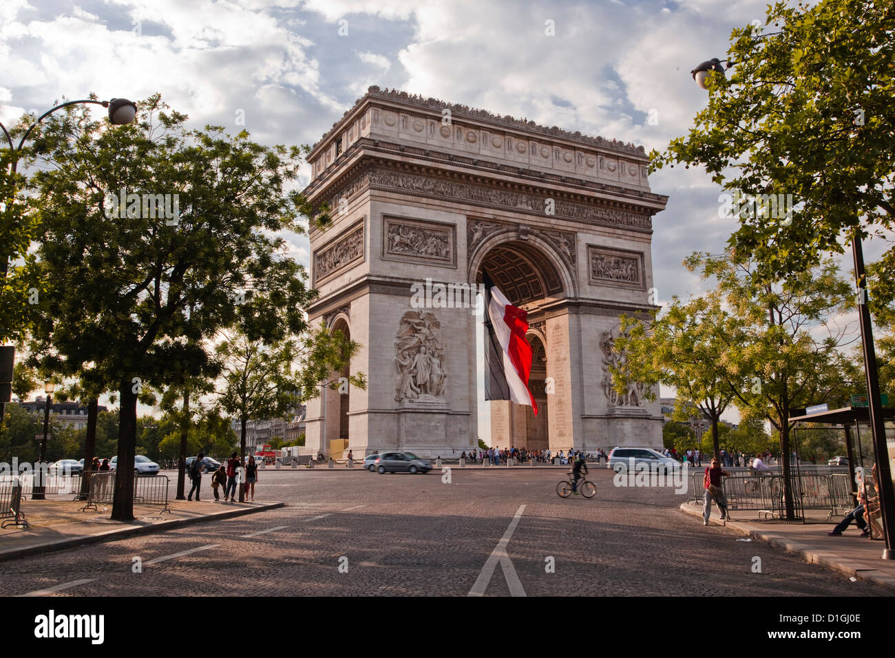 L'Arc de Triomphe sugli Champs Elysees di Parigi, Francia, Europa Foto Stock