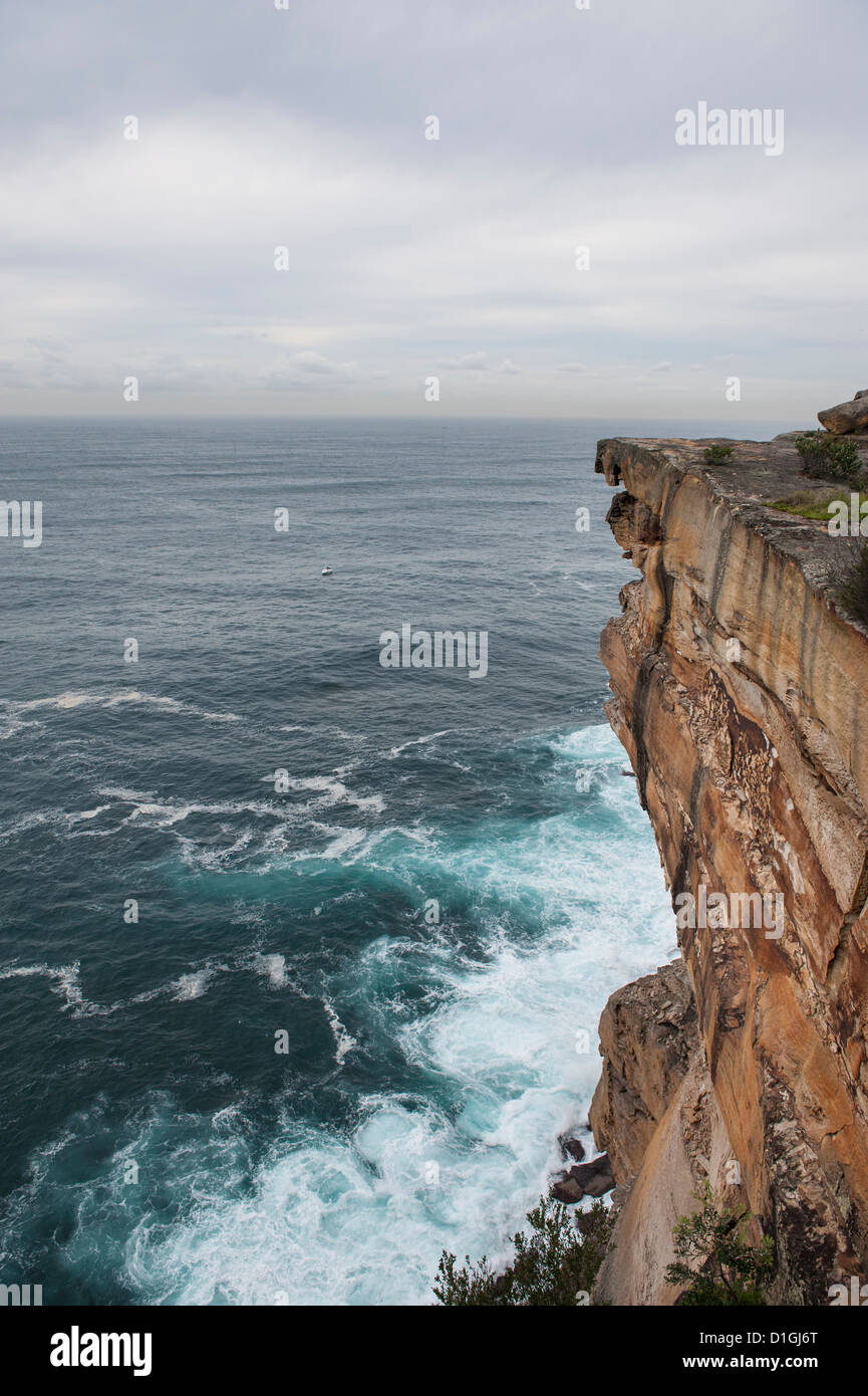 La passeggiata lungo il mare nella periferia est di Sydney è splendida, con splendide viste sulle spiagge e il Mare di Tasmania. Foto Stock