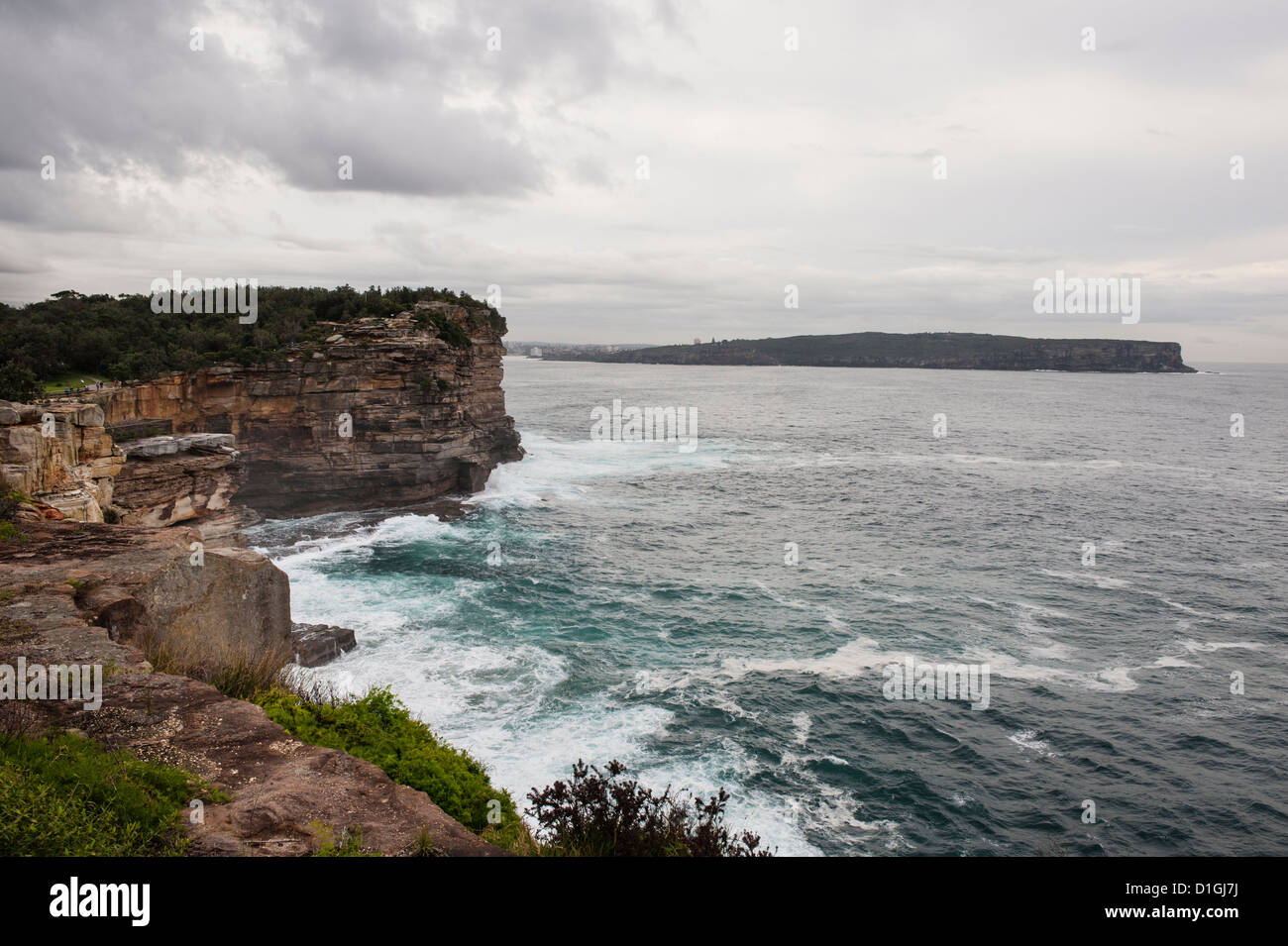 La passeggiata lungo il mare nella periferia est di Sydney è splendida, con splendide viste sulle spiagge e il Mare di Tasmania. Foto Stock
