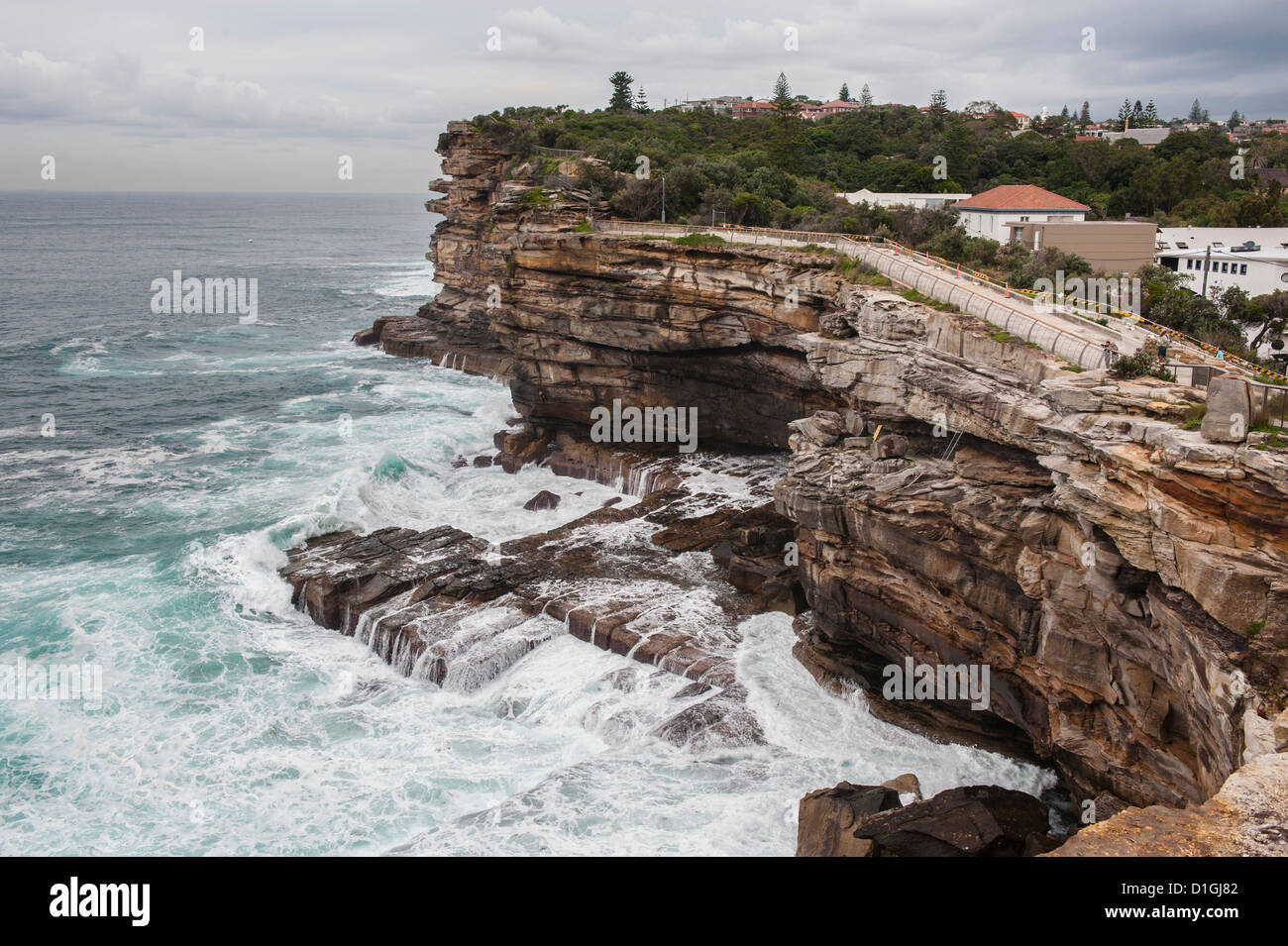 La passeggiata lungo il mare nella periferia est di Sydney è splendida, con splendide viste sulle spiagge e il Mare di Tasmania. Foto Stock