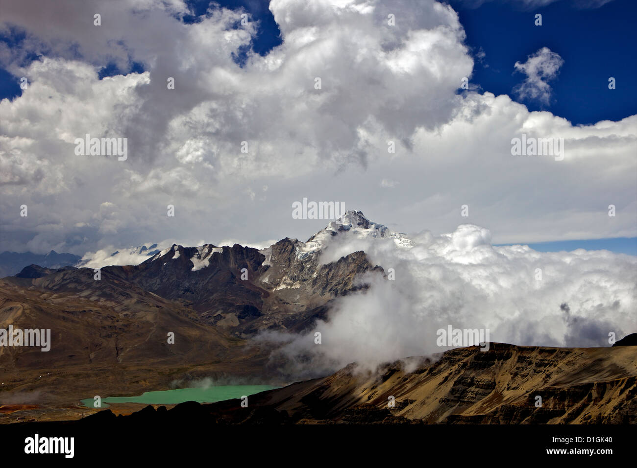 Il Monte Huayna Potosi vista dal Monte Chacaltaya stazione, Calahuyo, Cordillera real, Bolivia, Ande, Sud America Foto Stock