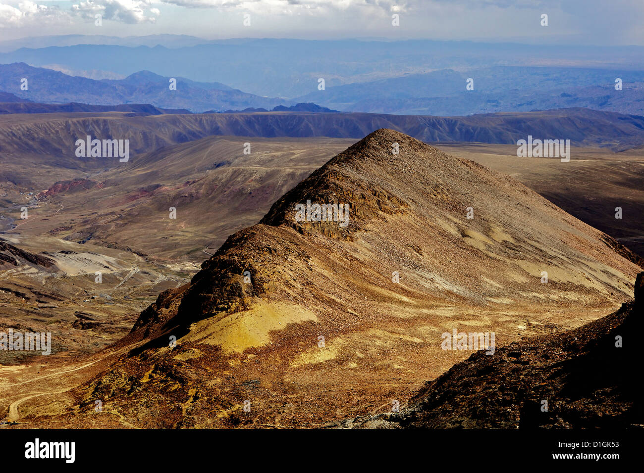 Vista dal Monte Chacaltaya stazione, altiplano in distanza, Calahuyo vicino a La Paz, Bolivia, Ande, Sud America Foto Stock