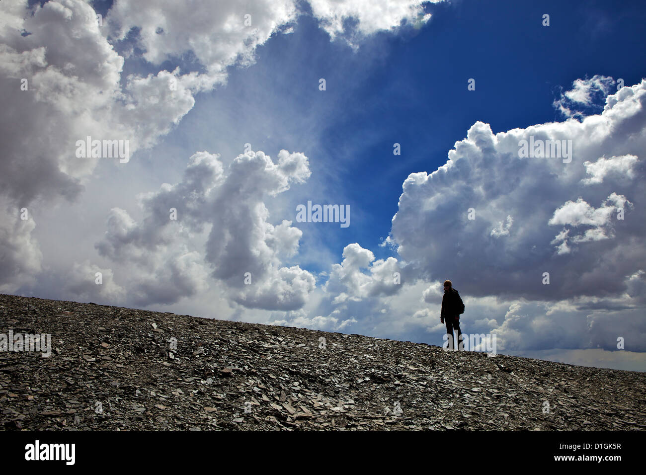 Scalatore nelle nuvole Monte Chacaltaya stazione, Cordillera real, Bolivia, Ande, Sud America Foto Stock