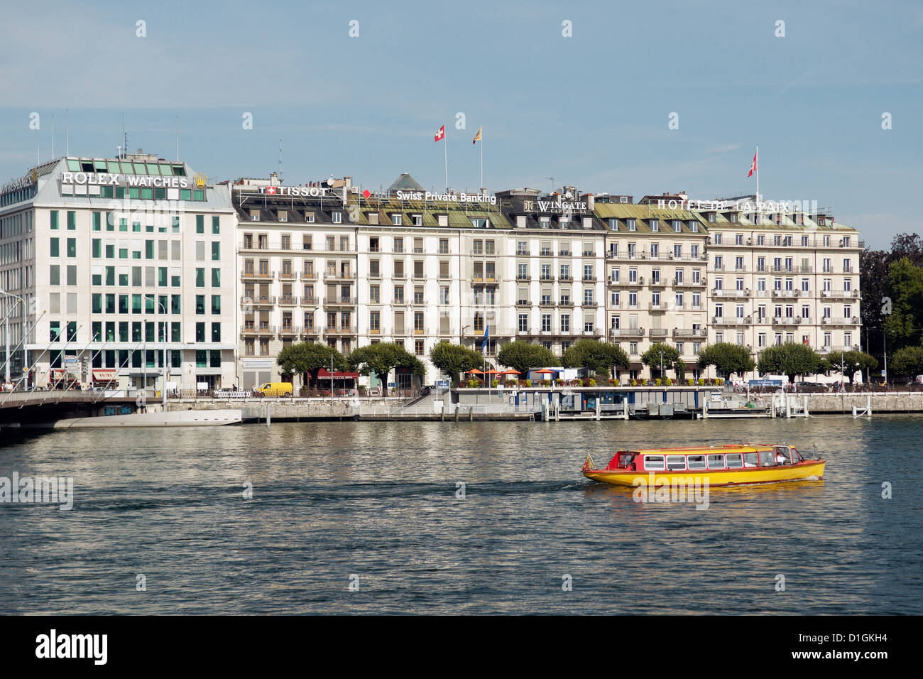 Quai du Mont Blanc che si affaccia sul Lago di Ginevra, Ginevra, Svizzera, Europa Foto Stock