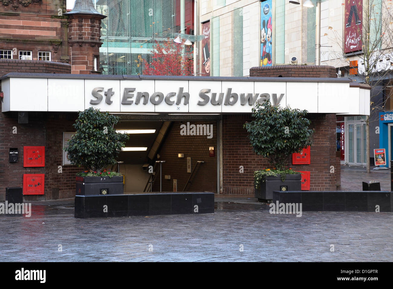 Il vecchio, ora sostituito, ingresso alla stazione della metropolitana St Enoch nel centro di Glasgow, Scozia, Regno Unito Foto Stock