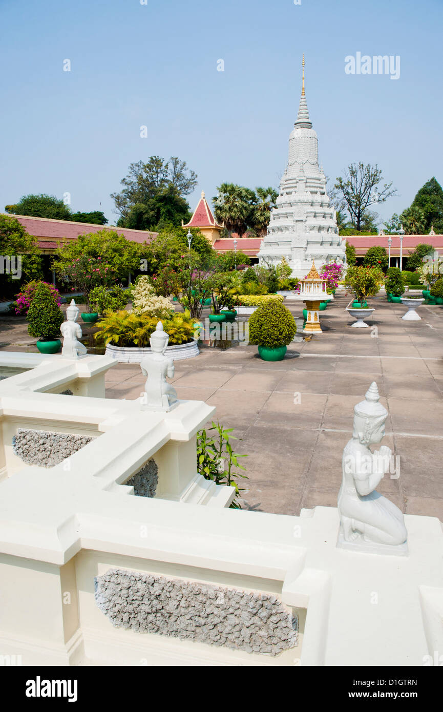Stupa del Re Norodom a Pagoda d'argento, (il Tempio del Buddha di smeraldo), il Palazzo Reale di Phnom Penh, Cambogia, Indocina Foto Stock