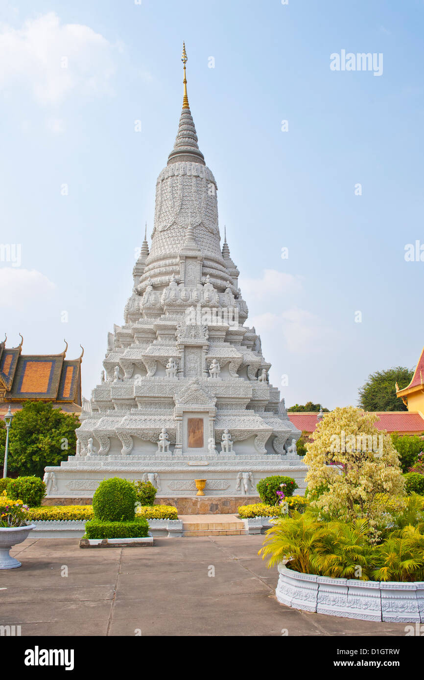 Stupa del Re Norodom a Pagoda d'argento, (il Tempio del Buddha di smeraldo), il Palazzo Reale di Phnom Penh, Cambogia, Indocina Foto Stock