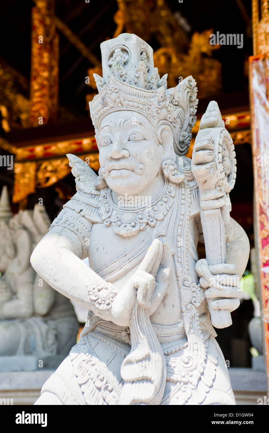 Indù statua di pietra a pura Tirta Empul Temple, un tempio indù di Bali, Indonesia, Asia sud-orientale, Asia Foto Stock