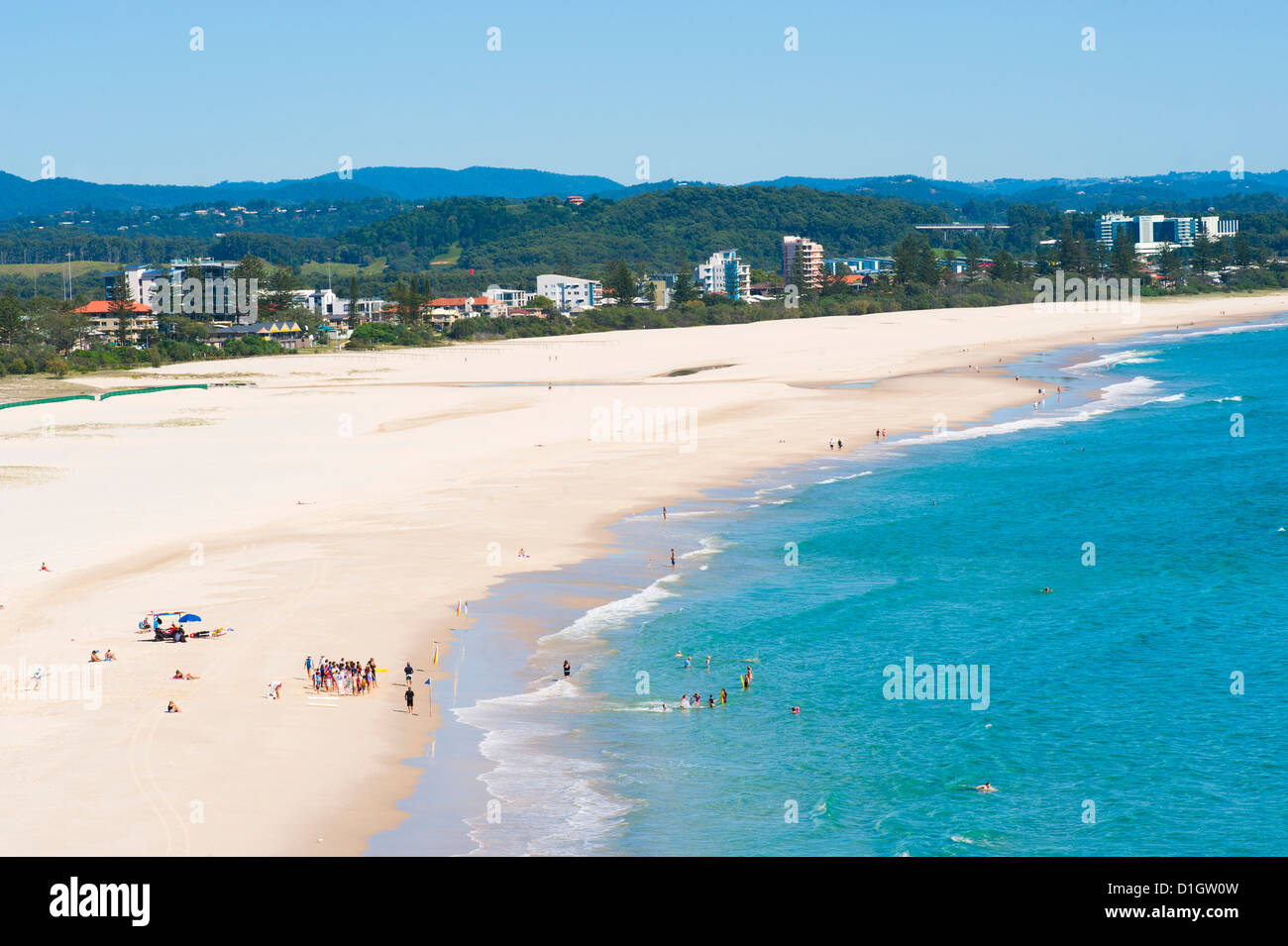 Scuola di surf sulla spiaggia di Coolangatta, Gold Coast, Queensland, Australia Pacific Foto Stock