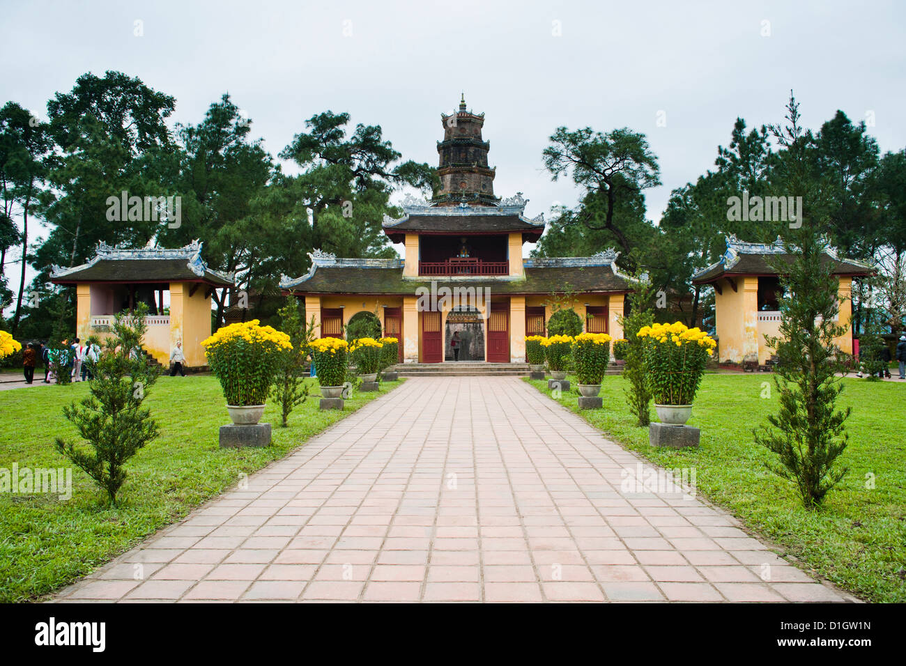 Edifici nei pressi di Thien Mu Pagoda, tonalità, Vietnam, Indocina, Asia sud-orientale, Asia Foto Stock