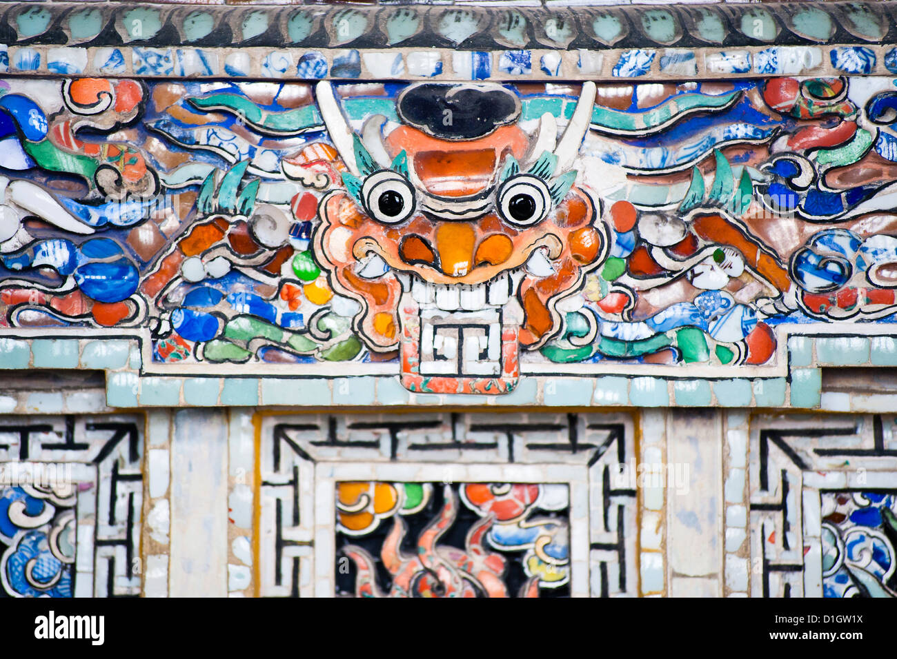 Colorato mosaico dettaglio presso la tomba di Khai Dinh, tonalità, Vietnam, Indocina, Asia sud-orientale, Asia Foto Stock
